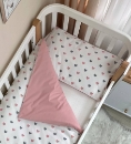 Set lenjerie de schimb pentru patut bebe 3 piese Inimioare roz-gri (1)